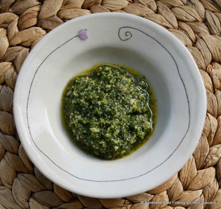 Pesto basil sauce